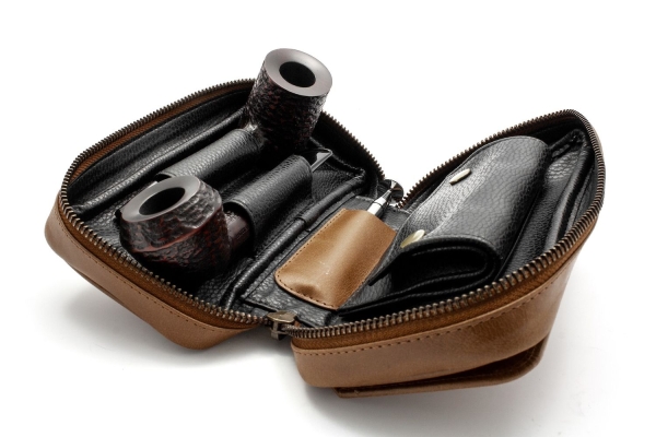 MeyTrade's tweet photo. Rattray's Pfeifen Zubehör News
Whisky Taschen Kollektion
ist wieder komplett verfügbar am meytrade Lager!
https://t.co/PeKHH6VEvs
#meytrade #Pfeife #Pfeifenzubehör #pipesmoking #smokingpipes #Rattrays #pipebag #tobaccopipe #Pfeiferauchen https://t.co/UsL4JRTjqp