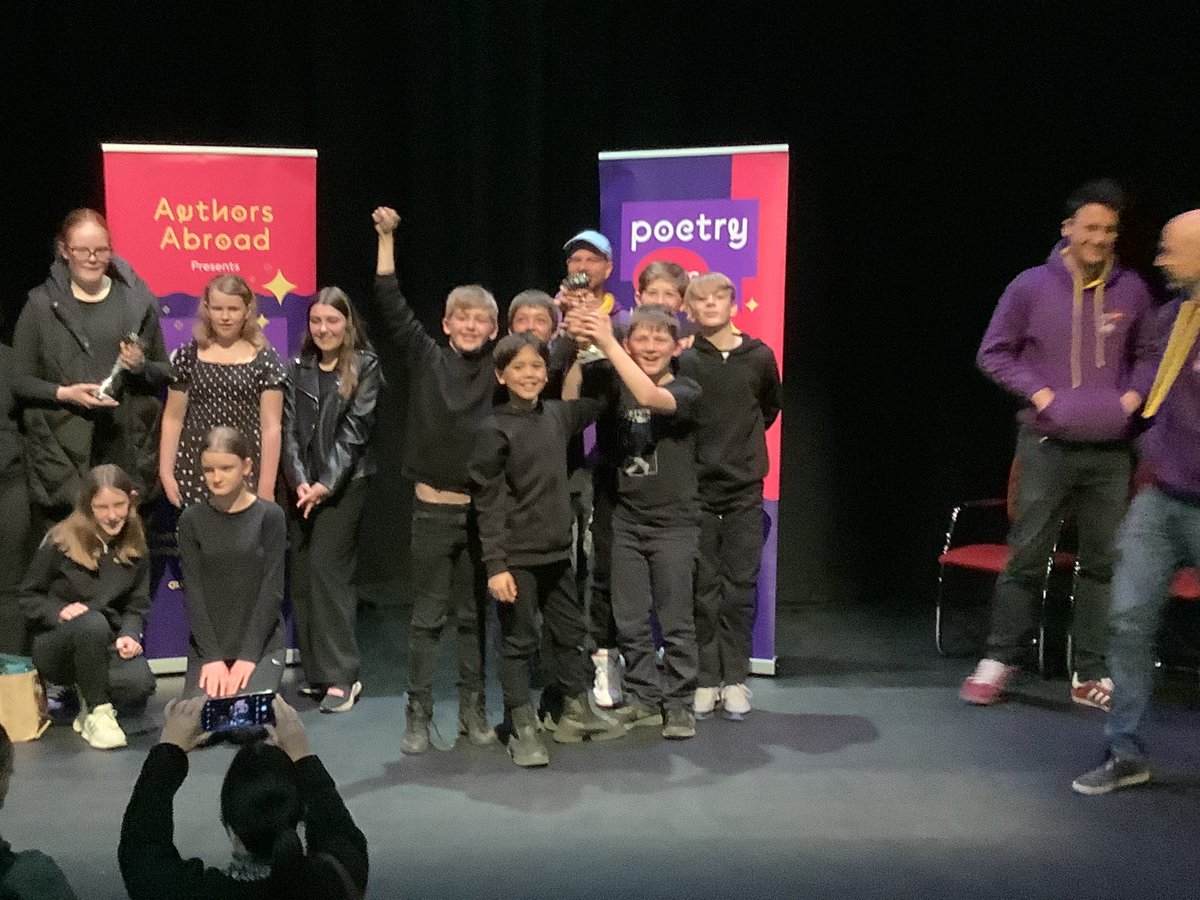 Well done to both Oatlands teams! We’re coming back with a trophy as Team B came second. @AuthorsAbroad_ #AApoetryslam