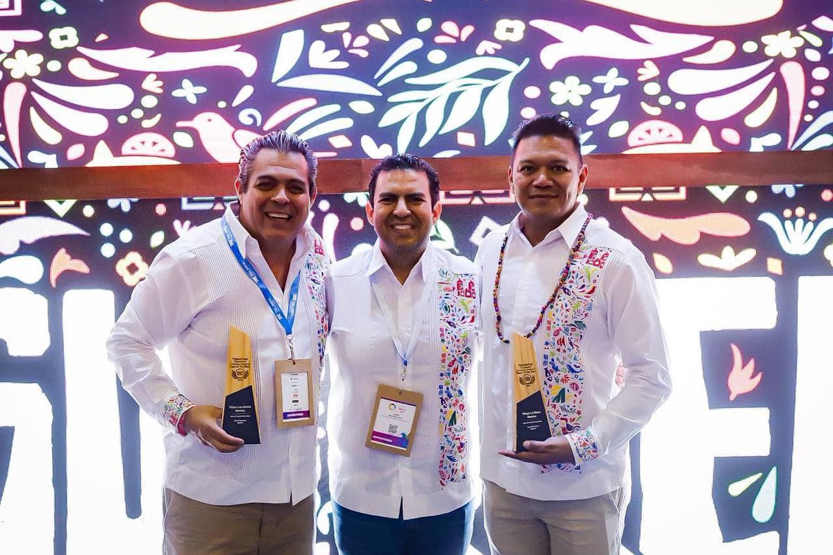 NexosTuristicos's tweet photo. RECIBE MÚLTIPLES GALARDONES IXTAPA ZIHUATANEJO EN TIANGUIS TURÍSTICO 2024

Este año en particular Ixtapa Zihuatanejo obtuvo varios galardones que fueron entregados en el marco de #TianguisTurístico2024: 

Playa La Ropa y playa Las Gatas en #IxtapaZihuatanejo obtienen el séptimo y décimo lugar en los premios "Lo Mejor de Lo Mejor Travellers Choice Awards 2024" en la categoría las -Mejores playas de México- otorgado por la plataforma de viajes más grande del mundo, TripAdvisor. Un gran referente gracias a su posicionamiento e importancia en todo el mundo que considera las opiniones de sus usuarios y viajeros de forma seria, fidedigna y confiable. 

Además, el destino recibió el reconocimiento AireLibre en la categoría Turismo Deportivo Sustentable, la presea la entregó la revista AireLibre especialista en viajes, cultura, deporte, naturaleza, aventura, turismo alternativo, turismo rural e interior y salud. 

Por otro lado, la Federación Iberoamericana de Periodistas de Turismo otorgó el reconocimiento para Ixtapa Zihuatanejo como el Destino Turístico con Playas Limpias en México. 

El trabajo realizado por el equipo del destino logró concretar más de 45 citas de negocios durante el @TianguisTurisMX con diferentes agentes de viajes, mayoristas, líneas aéreas, transportes y plataformas de ventas digitales de viajes, confirmando que es un destino versátil y con gran aceptación por los medios de comunicación y ventas. 

Dentro de las negociaciones con líneas aéreas, Ixtapa Zihuatanejo logró 2 nuevos vuelos nacionales y uno internacional, mismos que se revelarán muy pronto. Se lograron acuerdos para impulsar la interconexión que hoy tiene la aerolínea @VivaAerobus desde el @aifaaero. También se consolidaron acuerdos para impulsar el mercado colombiano y algunas otras ciudades de Sudamérica.

@ixyzih @VisitIZ @pedrocastelan @TurismoIxtapa @Sectur_Guerrero @VisitGuerreroMx @Gob_Guerrero