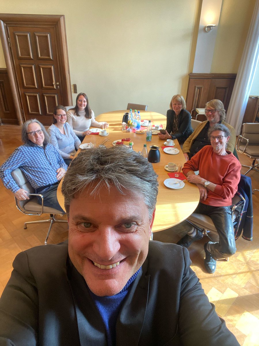 Finally, another #RandomLunch: As always with this format, I randomly invited #FAUfamily members from across the university. It was a highly exciting appointment. I am very grateful for the open exchange. I learned a lot about our #FAU again. @UniFAU