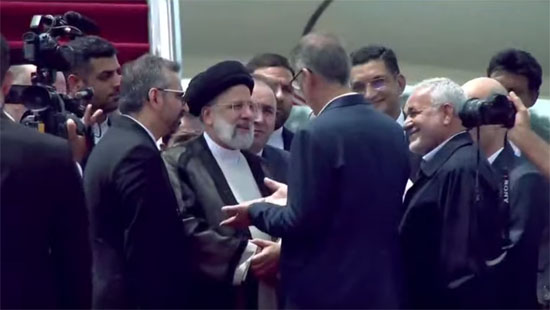 numberslka's tweet photo. 🇱🇰 Sri Lanka 🤝 Iran 🇮🇷 

⭕️ Iran's President Seyyed Ebrahim Raisi has landed at Mattala Rajapaksa International Airport in Sri Lanka a short while ago.

⭕️The primary purpose of his visit is to inaugurate the $514 million Uma Oya multi-purpose project built by an Iranian firm. The project is expected to generate 290 GigaWatts of energy, irrigate 6,000 hectares, and provide water. It was initially financed by Iran before international sanctions hit the project.

⭕️The two nations are expected to sign five agreements during Raisi's visit, further boosting economic and strategic cooperation.