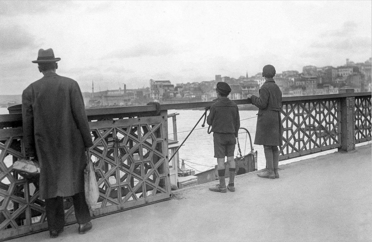 Galata Köprüsü 📅1930'lu yıllar 📷Faik Şenol