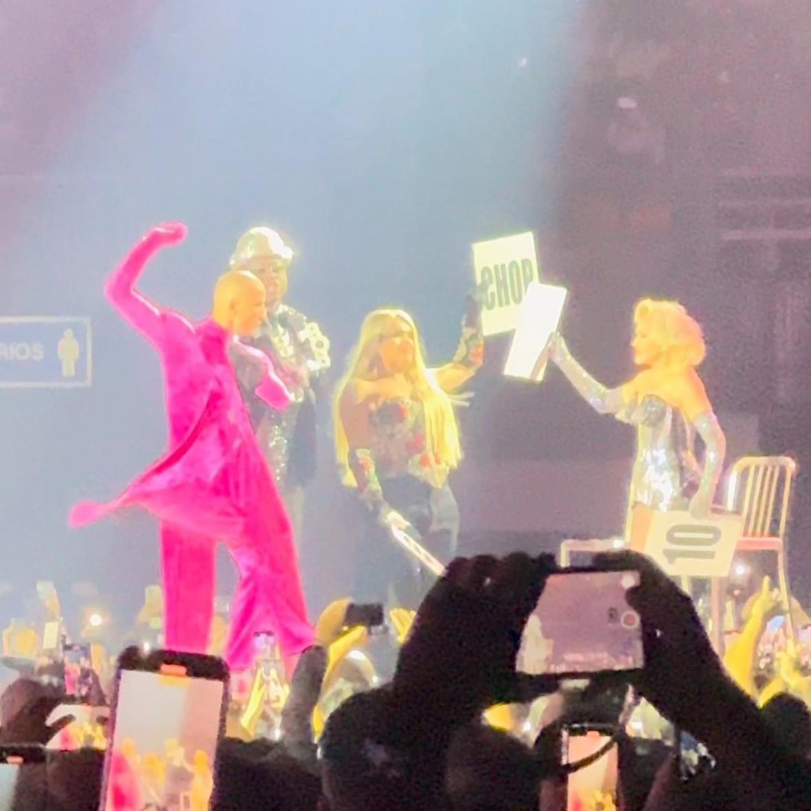 DInfartaaa's tweet photo. Primeras imágenes!

Aquí les dejo las primeras fotos de #wendyguevara con #madonna en el #vogueballroom 
💥💥💥💥💥
#deinfartaaanews #deinfartaaa #celebrationtour #cdmx #celebrationtourmexico #3night https://t.co/F5tgel7Ifm