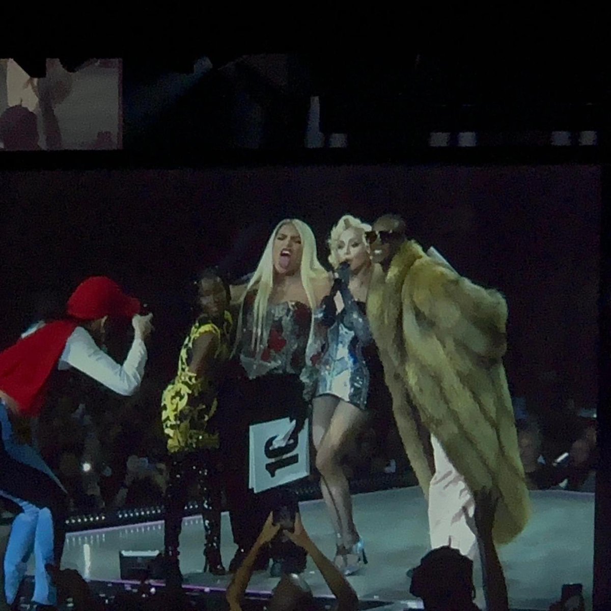 DInfartaaa's tweet photo. Primeras imágenes!

Aquí les dejo las primeras fotos de #wendyguevara con #madonna en el #vogueballroom 
💥💥💥💥💥
#deinfartaaanews #deinfartaaa #celebrationtour #cdmx #celebrationtourmexico #3night https://t.co/F5tgel7Ifm