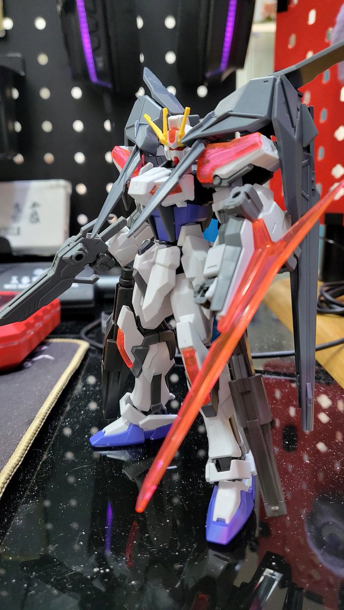 hana988951's tweet image. And Double Rebake Rifle is done. Not a fan of the pointy bits so unequipped those after the pic. _(:3
#entrygrade #gunpla #ガンプラ