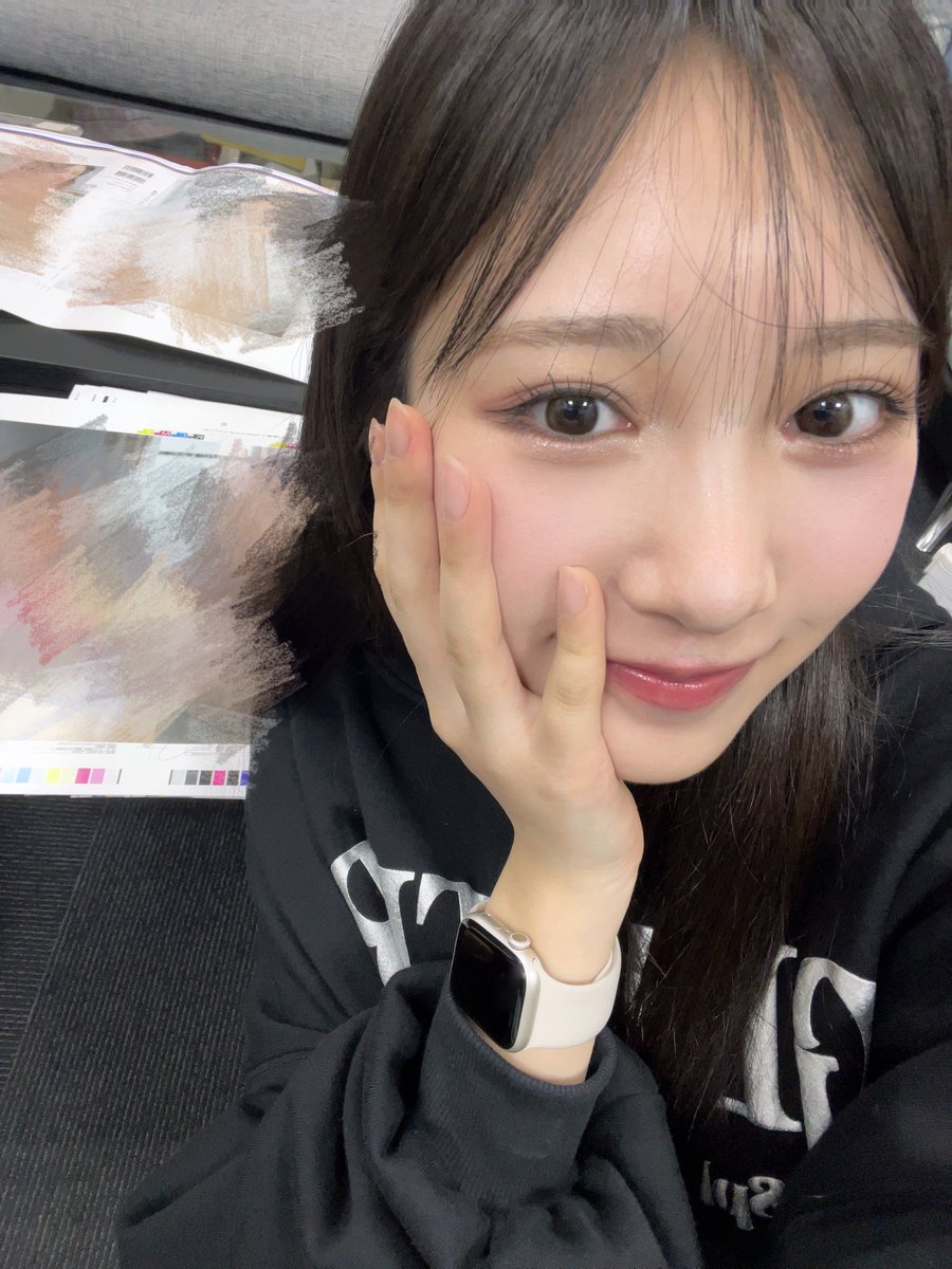 あと1ヶ月半後に発売の写真集 紙で写真チェックしてきたよー！ 良すぎてにやにやしてる🥰