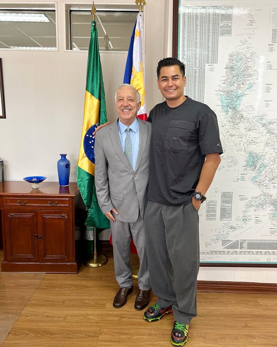 Such a honor to meet His Excellency, Gilberto Fonseca Gumarǎes, Brazilian Ambassador. Excited to collaborate and showcase the vibrant  Brazilian culture in the Philippines! 🇧🇷🇵🇭 #CulturalDiplomacy #BrazilPH #BRAZILIPINAS