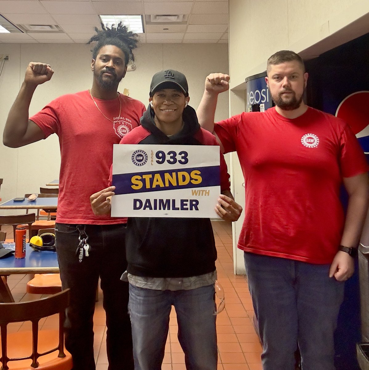 UAW Local 933 Allison Transmission 3rd Shift Rotating Clutch stands with our siblings at Daimler.
#StandUpUAW #StandUpDaimler