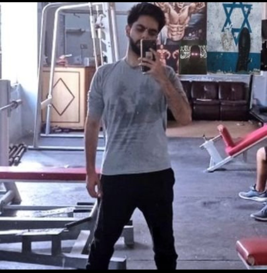 Musalman working out in a halal jew gym