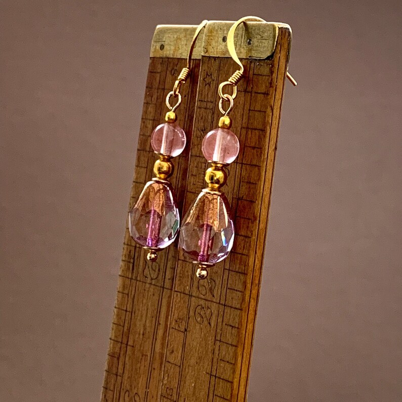 £7.90 via Etsy, Czech Glass Earrings Pink & Gold Dangle, Crystal, Cherry Quartz, Rose Gold: etsy.com/uk/listing/160…

#czechglass #cherryquartz #rosegold #handcraftedearrings #uniquejewellery #originalearrings #prettyearrings #pinkearrings #bohemianstyle #dangleearrings #earrings