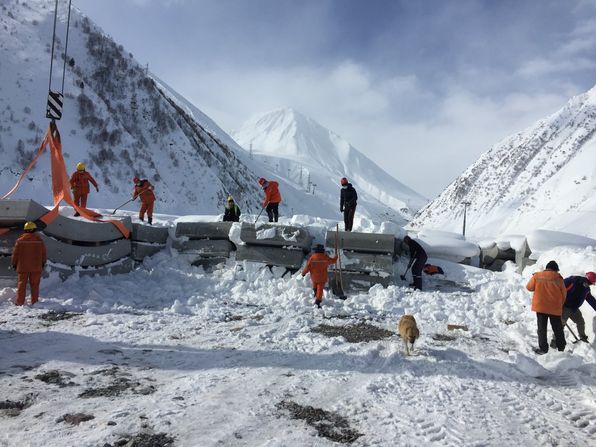 A China-built tunnel was completed on the Kvesheti-Kobi road section in #Georgia on Tuesday, expected to boost the country's connectivity by cutting the travel time on the section from 1 hour to 20 minutes. The #tunnel features a 9,000-m-long main tunnel and emergency tunnels.