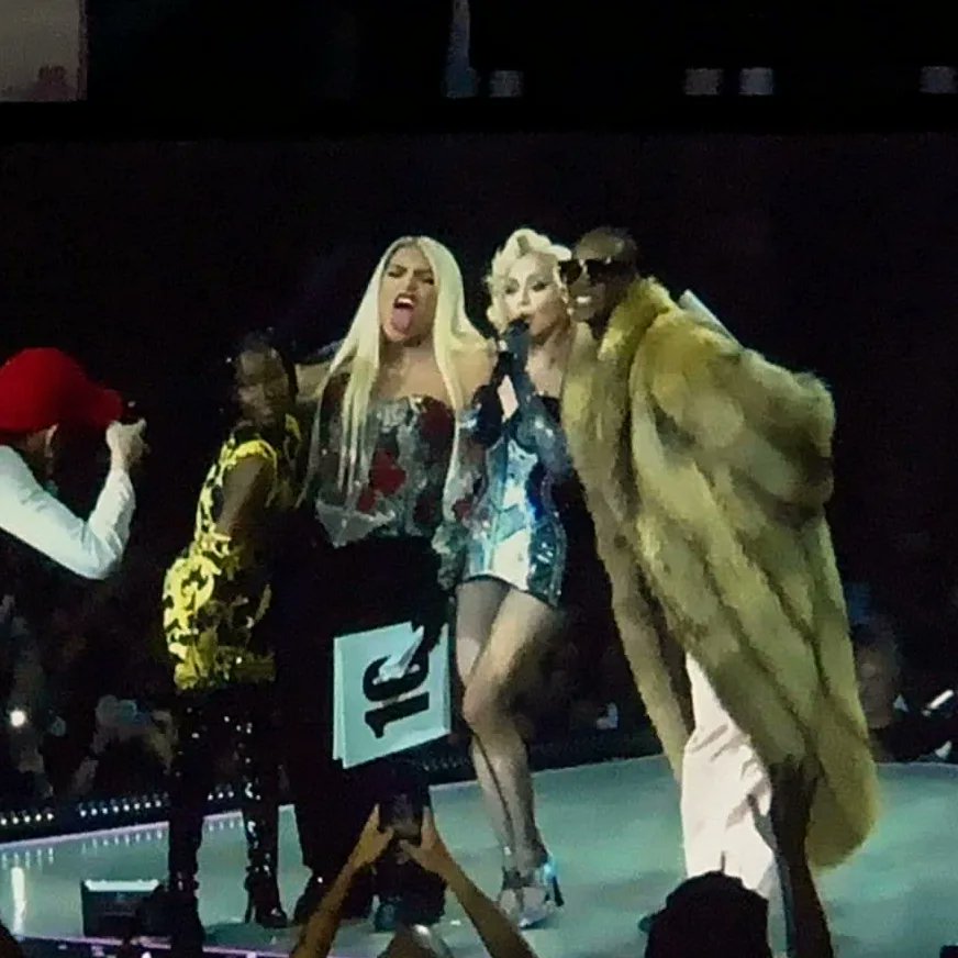 PlanetNotices's tweet photo. La influencer Wendy Guevara oficialmente fue la artista invitada en "The Celebration Tour" de la reina del pop Madonna durante esta noche desde el Palacio de los Deportes de la Ciudad de México. 🇲🇽

#WendyGuevara #Madonna https://t.co/OLmCrrc9qv