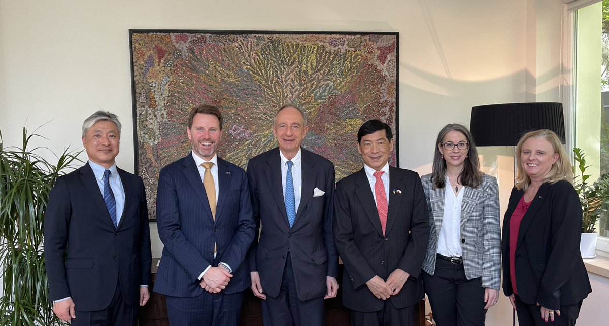 A pleasure to host Minister Bartoszewski and IP4 Ambassadors for lunch at the Australian Residence yesterday. We discussed the links between #IndoPacific and European security and the critically important leadership role Poland is playing in Europe, #NATO and the int community