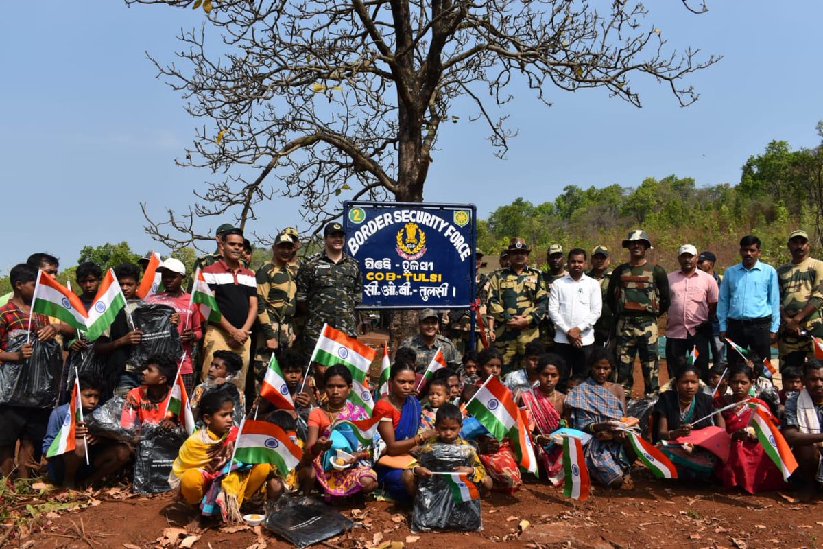 नक्सलियों के खिलाफ लड़ाई में एक और महत्वपूर्ण कदम! 

#Odisha के #Malkangiri में #COBTulsi की पहली वर्षगांठ पर, BSF ने आदिवासी समुदाय के साथ मिलकर महापर्व मनाया।