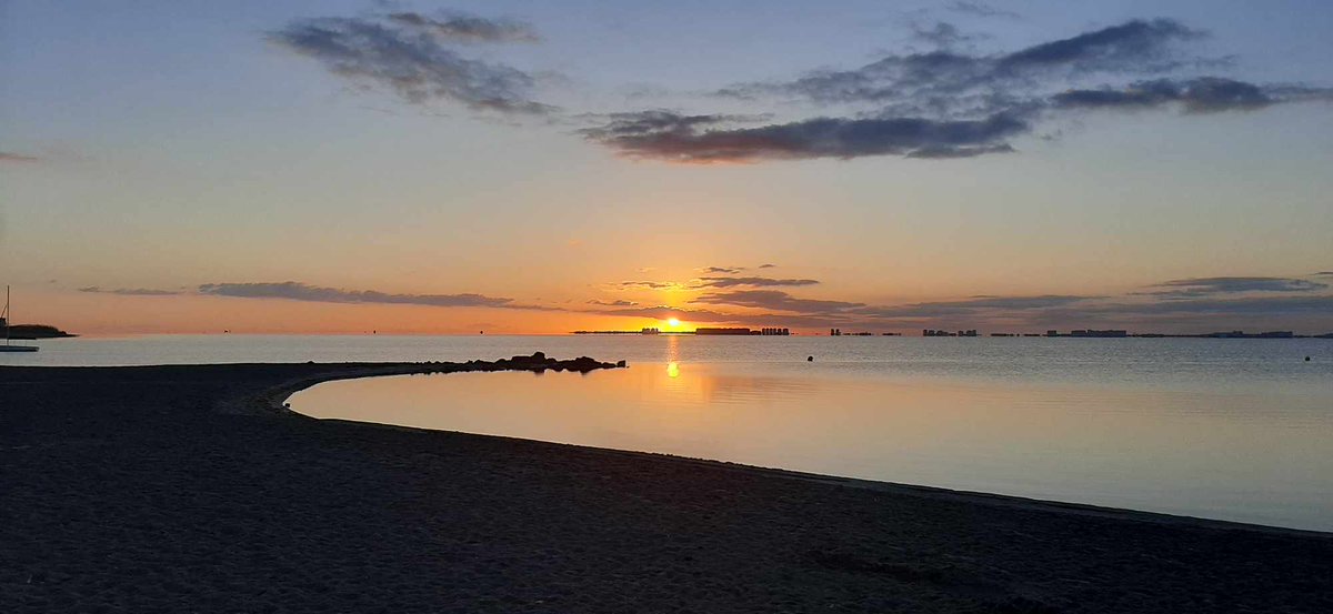 El silencio no está vacío, siempre está lleno de respuestas 🥰

Feliz Día Internacional de Concienciación sobre el Ruido!

Buenos días de miércoles!!
#ViveLosAlcázares #marmenor #turismo