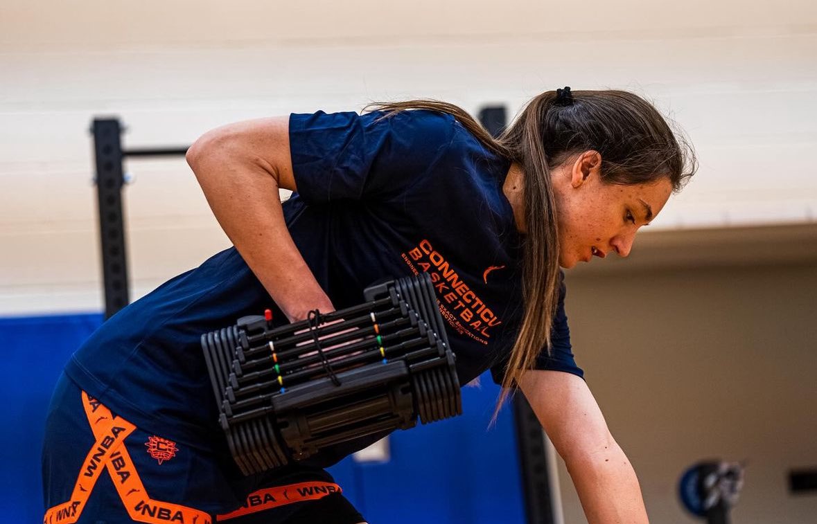 Helena Pueyo ya entrena con las Connecticut Sun de la #WNBA A muerte con ella 🚀🧡