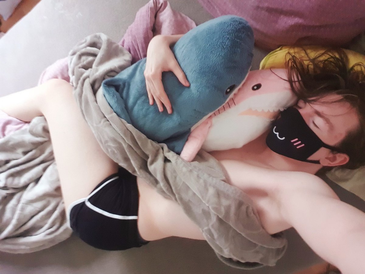 RyoDraconis's tweet photo. Shork cuddels
#femboy #thighs #roseboy #cute #gay #cuddels https://t.co/d6I9OCCo6A