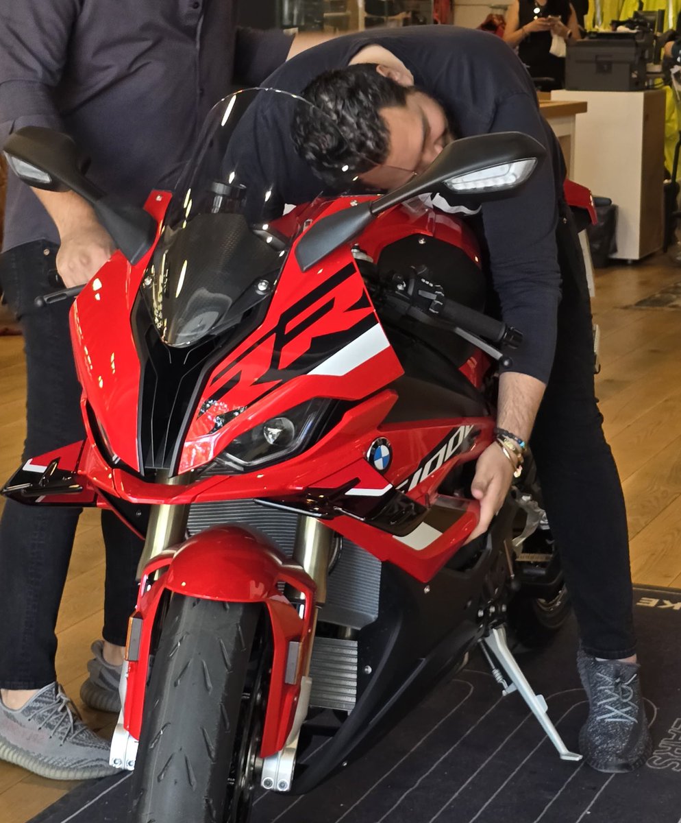 Estoy enamorado 😍🔥🔥 súbete a mi moto, ella guardará el secreto de dos 😈