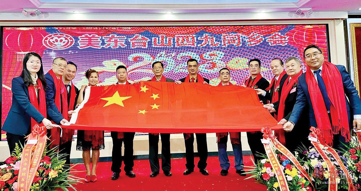 Yet another recently-established pro-Chinese Communist Party Chinese-American organization in Brooklyn, New York, the Taishan Sijiu Hometown Association. The group was endorced by Xing Yulin (left) from the Chinese Consulate in NY, who presented them with Communist China's flag.