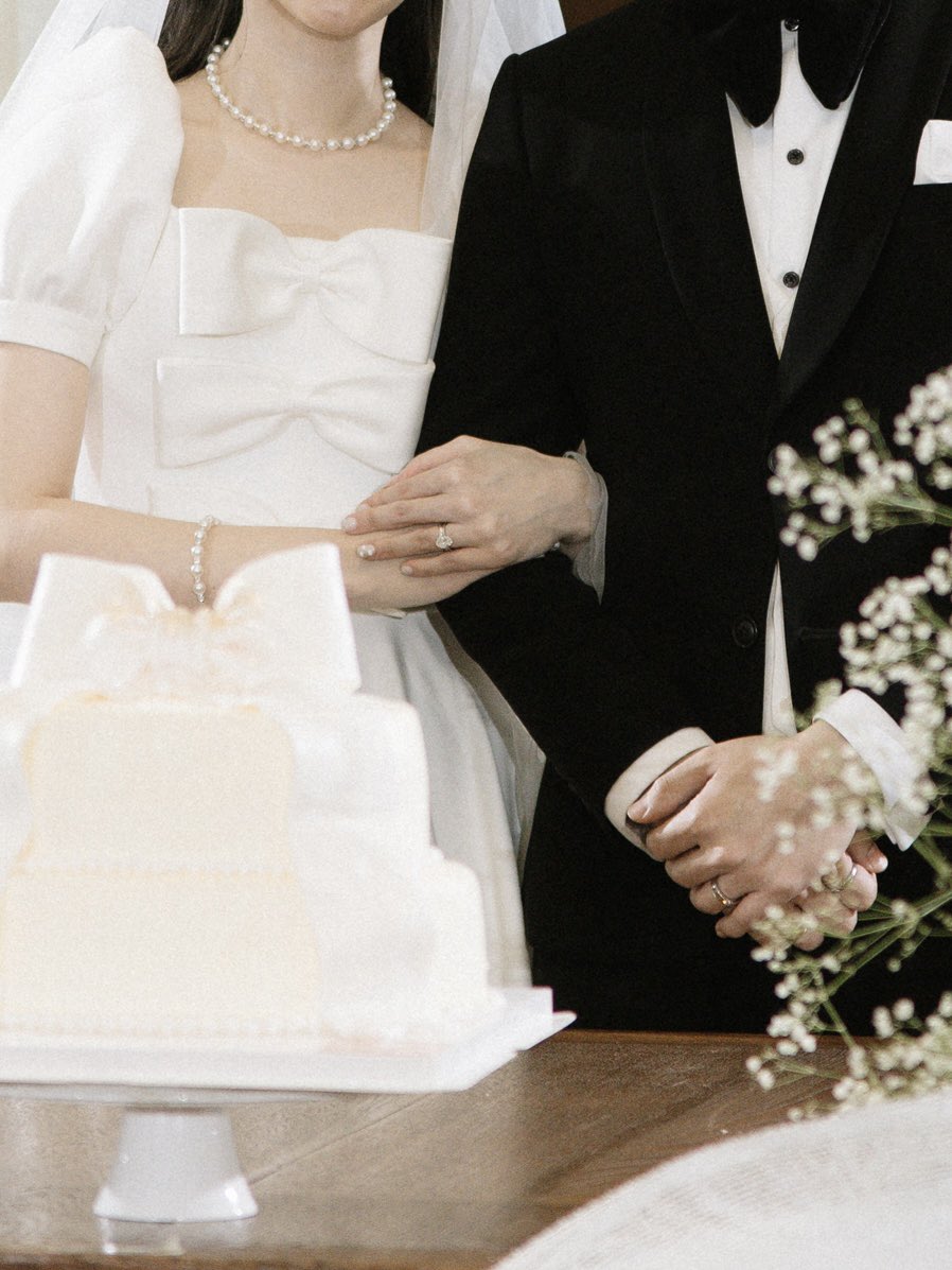 เรากับแฟนคบกันวันที่ 30 สิงหา
เราเกิด 30 กันยา แฟนเกิด 30 ตุลา 
เพิ่งแต่งงานกันไปเมื่อวันที่ 30 พฤศจิกา

มีปะป๊าชื่อจริงเหมือนกัน แถมเกิดวัน/เดือน เดียวกันเป๊ะ
ส่วนหม่าม๊าแฟน ชื่อเดียวกับคุณยายเรา และทั้งคู่เกิดวันที่ 30 กรกฎา
และชอบมากจริงๆ ที่ต้นโควททวีตไว้วันที่ 30 มกรา🤍🤎