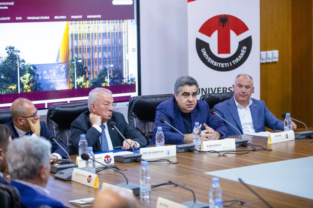 BGonxhja's tweet photo. 💼🎓🤝 Panairi i Punës në Fakultetin e Ekonomisë - UT, traditë disa vjeçare që sjell kompanitë më të mëdha të biznesit pranë studentëve, duke ofruar mundësi punësimi. Punojmë për mbështetjen dhe motivimin e kapitalit njerëzor, bashkë me biznesin, universitetet e pushtetin vendor. https://t.co/3xOvvhZWrU