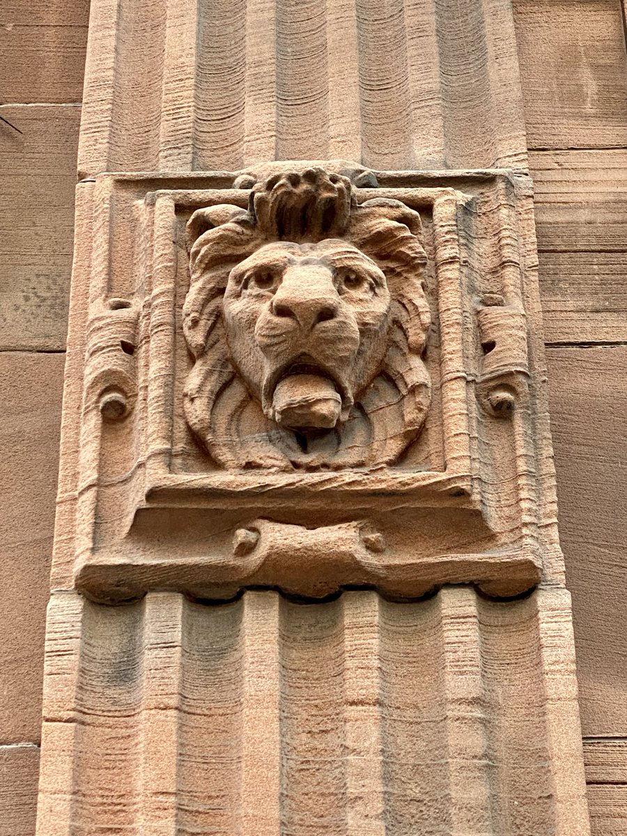 #MomentsOfBeauty in #Glasgow: its details like these 👀👇😮 which explain why I’m giving a talk on Glasgow architects Hugh and David Barclay. Their use of sculpture detail is superb👌🥰! If you want to know more, then come along to my talk 🤔👇😉👍! theglasgowacademy.org.uk/product/ronnie…