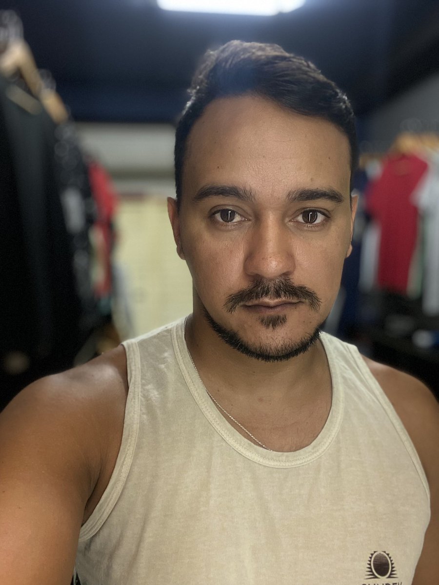 Nias_J's tweet photo. Eu tentando ser fotogênico… https://t.co/cj7zySLutZ