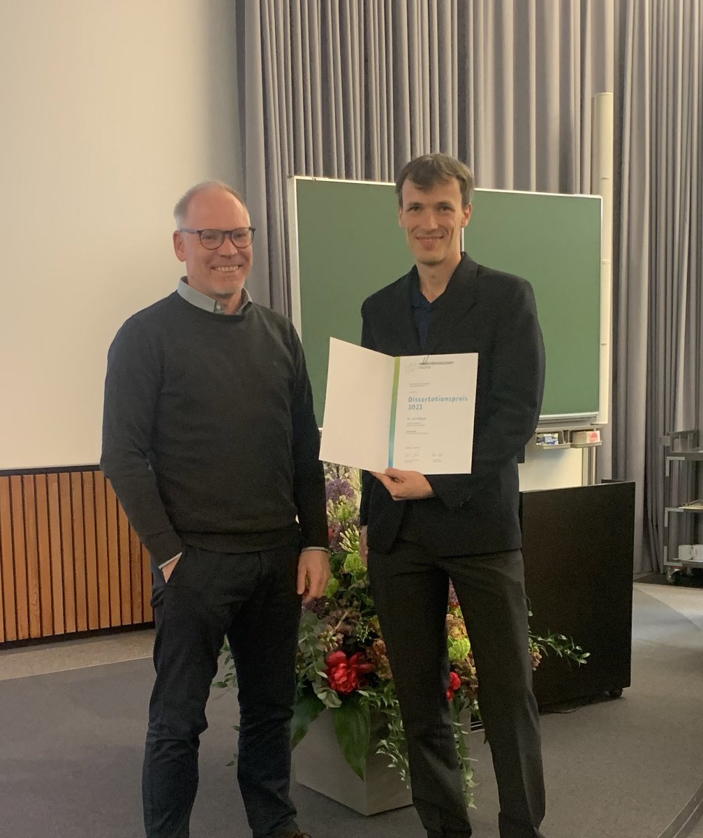 Jan received the dissertation prize of the Bielefeld University Society for the best PhD thesis in Computer Science in 2023! 🥳