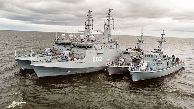 Polska_Zbrojna's tweet image. Kormorany wróciły z dwutygodniowego rejsu na Bałtyku. W szkoleniu brały udział załogi, które będą służyć na kolejnych okrętach #Kormoran
@MON_GOV_PL @SztabGenWP @DGeneralneRSZ @MarWojRP 
polska-zbrojna.pl/home/articlesh…