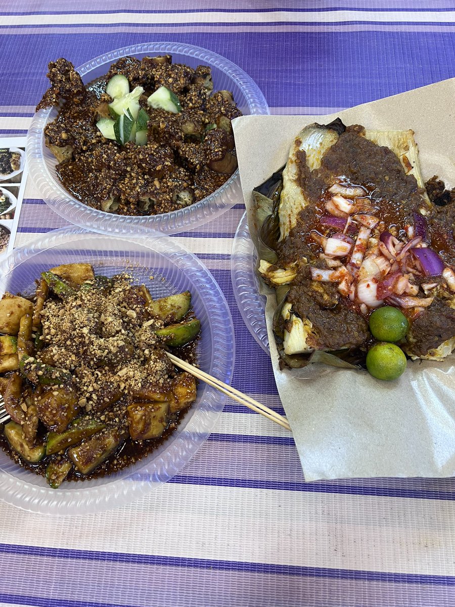 The best food in Johor is at Gerai Ayong, Medan Selera Tepian Tebrau.

Char koay bakar, ikan bakar & Rojak buah😋