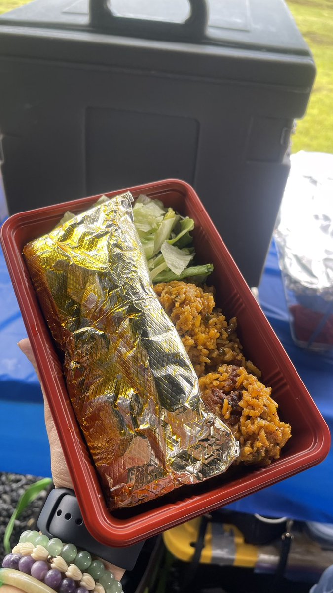 dreensxo's tweet photo. Vet tech during the day, student at night &amp; mākeke vendor on the weekends 🥹 i want my vacation and i want it NOW https://t.co/6vnf53Tscs
