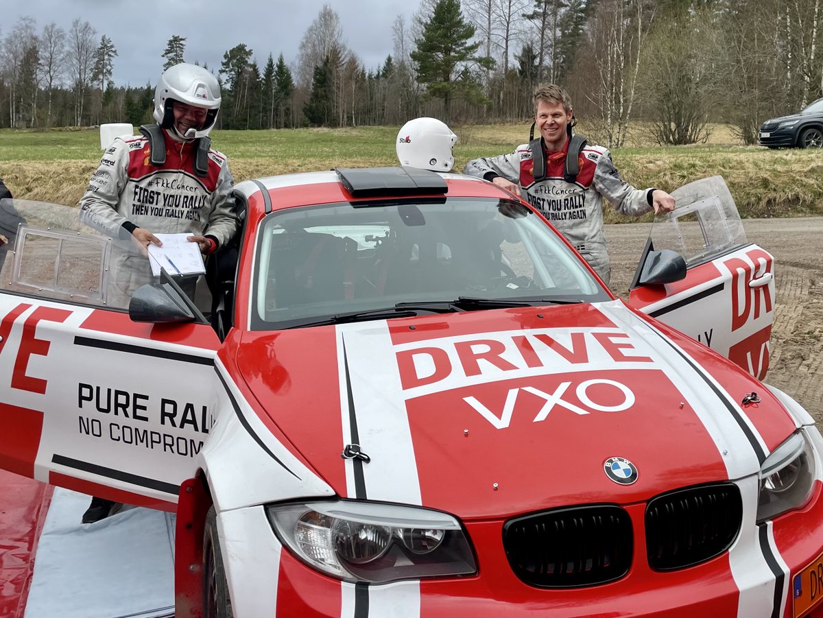 PG Andersson är tillbaka! 🤩 Tillsammans med Anders Fredriksson kommer han till start i Rally Nyköping 🇸🇪 ihop med DRIVE VXO Motorsport i deras BMW 1M. 🏁

Läs mer på hemsidan 👉🏻 bit.ly/3xQjH79
#RallySM #SvenskBilsport #RallyNyköping