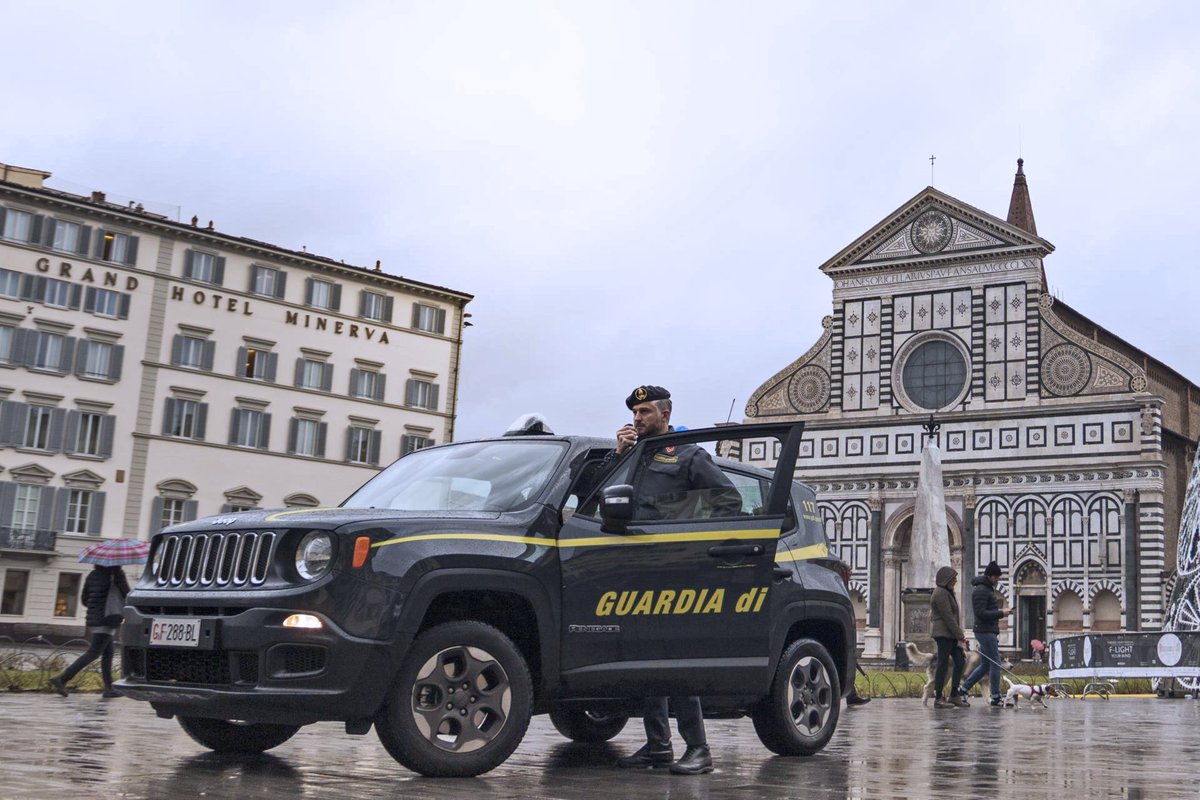 Buongiorno dalla #GuardiadiFinanza. #NoiconVoi #Firenze #nellaTradizioneilFuturo