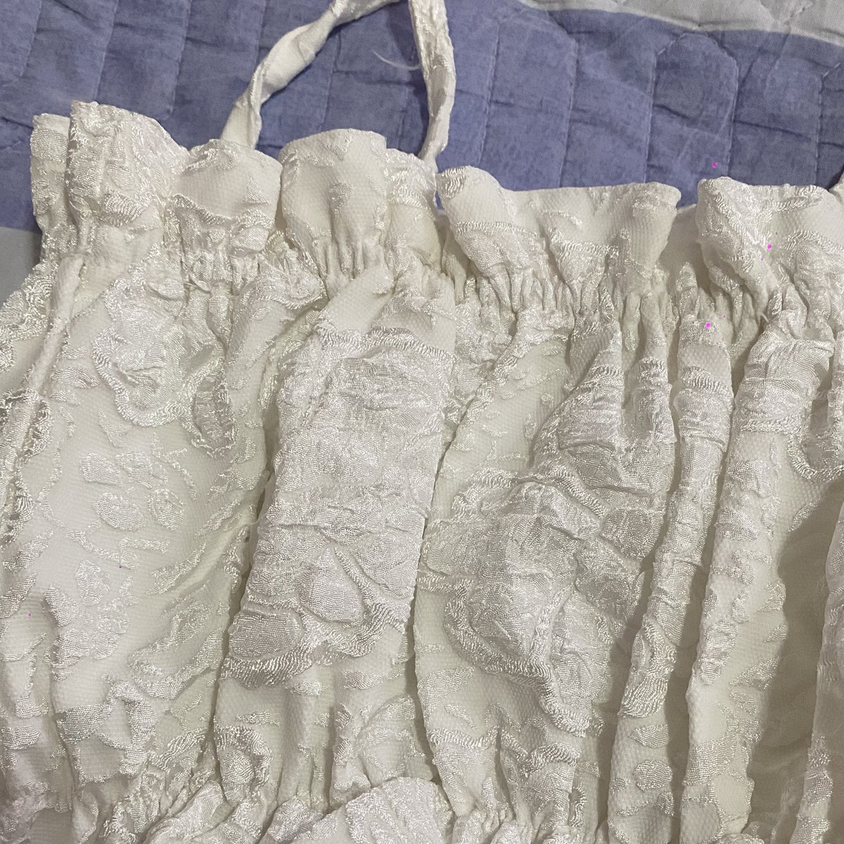 fluffyybubu's tweet photo. สายเดี่ยวขาว ปลายหยักๆ ลายผ้าคุ��หนูมาก 50 บาท 
ขนาด : อก 30-32 ( ยืดได้ ) ยาว 12.5 🌸🤍

#ส่งต่อ #ส่งต่อเสื้อผ้า #ส่งต่อเสื้อผ้ามือ2 #ส่งต่อเสื้อผ้ามือสอง #เสื้อผ้ามือ2 #เสื้อผ้ามือสอง #เสื้อผ้ามือสองราคาถูก #เสื้อผ้ามือสองสภาพดี https://t.co/XXHTXessXB