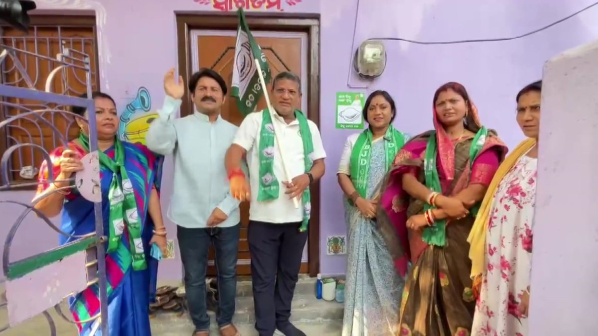 PTINews_Bhasha's tweet photo. LS polls 2024: BJD candidate Lekhasri Samantsinghar holds door-to door campaign in Balasore

Edited video is available on PTI Videos (https://t.co/L2D7HH309u) #PTINewsAlerts #PTIVideos @PTI_News https://t.co/FC5wwGrA4F