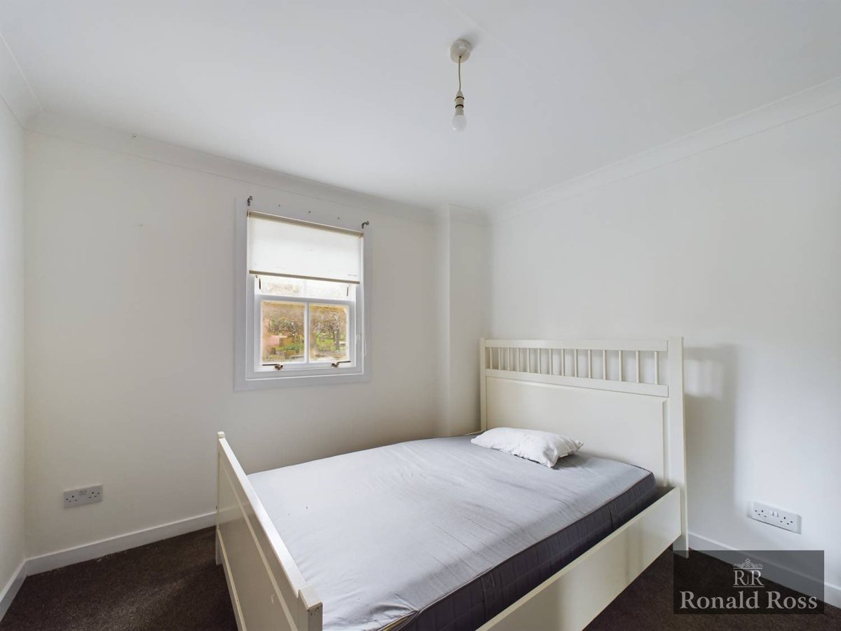 1 Bed Flat For Sale in Hamilton at Offers Over £65,000 #ronaldrossproperty #propertyinvestment