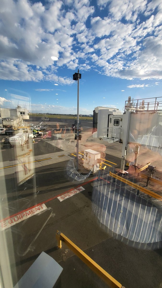 oz_bat's tweet photo. Just got boarding sms from @JetstarAirways for JQ416 to the Gold Coast - here is the gate.... #bigfirststep #flyyourself #hopeless https://t.co/9tk6a9BUbn