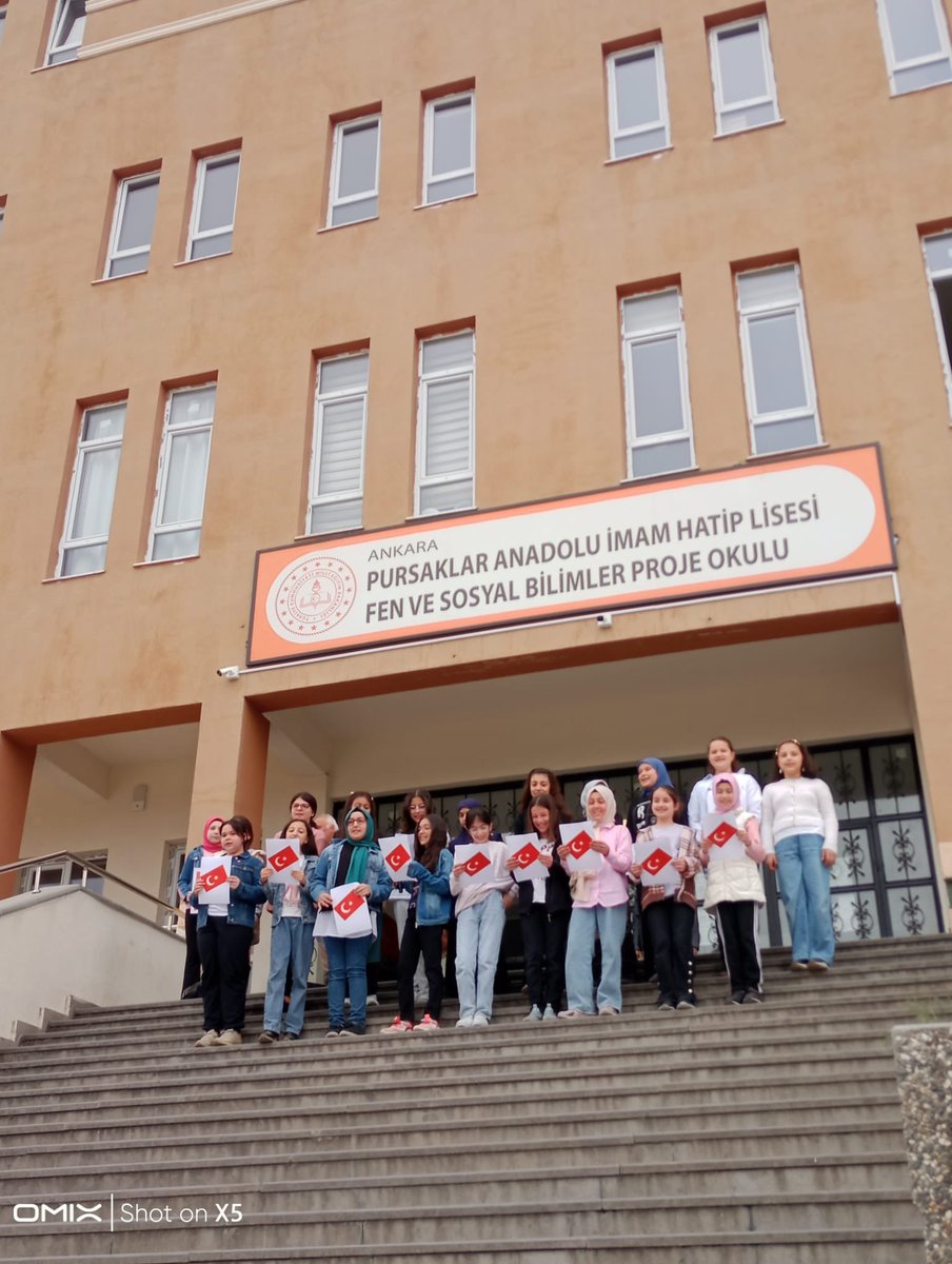 23 Nisan Ulusal Egemenlik ve Çocuk Bayramı okulumuzda yapılan etkinliklerle coşkuyla kutlandı. Emeği geçen tüm öğretmen ve öğrencilerimize teşekkür ederiz.