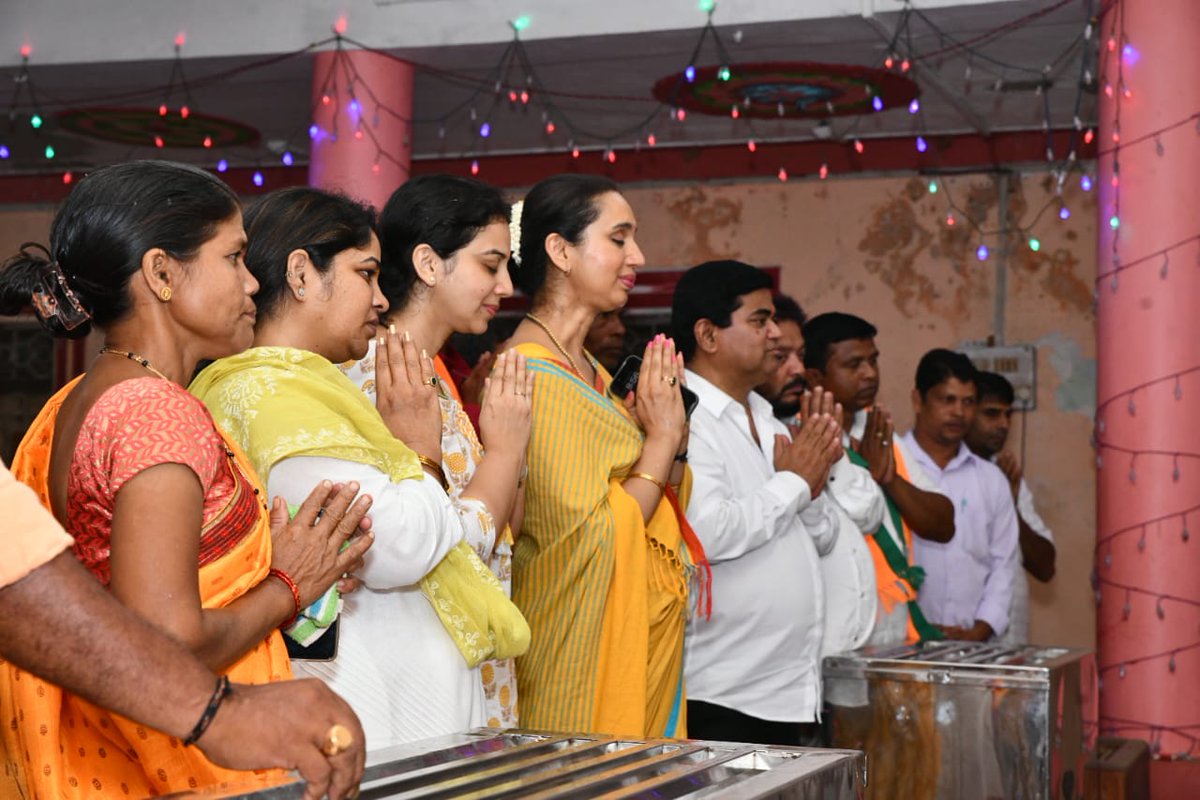 Yesterday I attended several corner meetings across Quepem & was happy to see immense love & support towards me and BJP. I was accompanied by Ex Dy CM Babu Kavlekar, Savitri Kavlekar, local Panchayat members, Karyakartas. #PhirEKBarModiSarkar #SabkaSaathSabkaVikas #ModiKaParivar