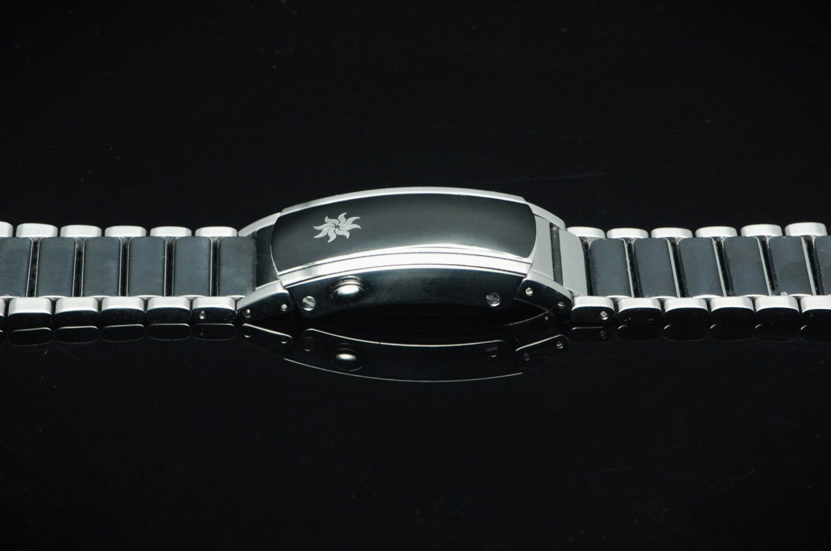 Vesuviate_Watch's tweet photo. VESUVIATE Attivo clasp sits flush with the bracelet width, creating a seamless aesthetic #VesuviateWatches #Vesuviate #squarewatches #squarewatch #uniquewatches #wristwatches #squaredial #watchnerd #wristsquare #wristshot #dailywatchfix #dualtime #affordablewatch #watchoftheday https://t.co/FV7WCDlaqK