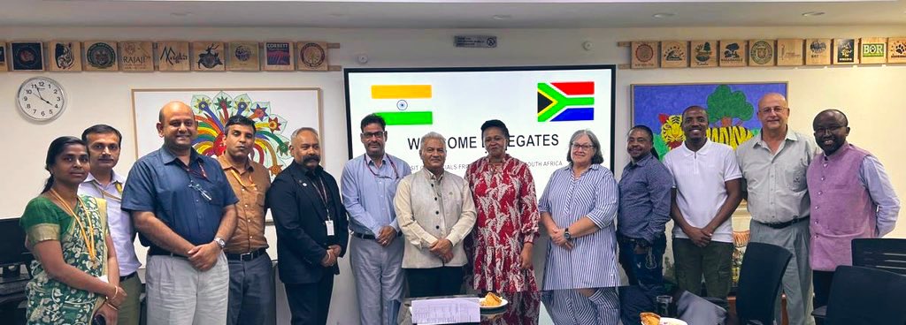 @SPYadavIFS Interim Head/DG, IBCA participated in a bilateral meeting between 🇮🇳 🇿🇦 to strengthen cooperation for cheetah conservation. Establishing viable meta population helps cheetahs perform their functional role as top predators & contribute to global conservation efforts.