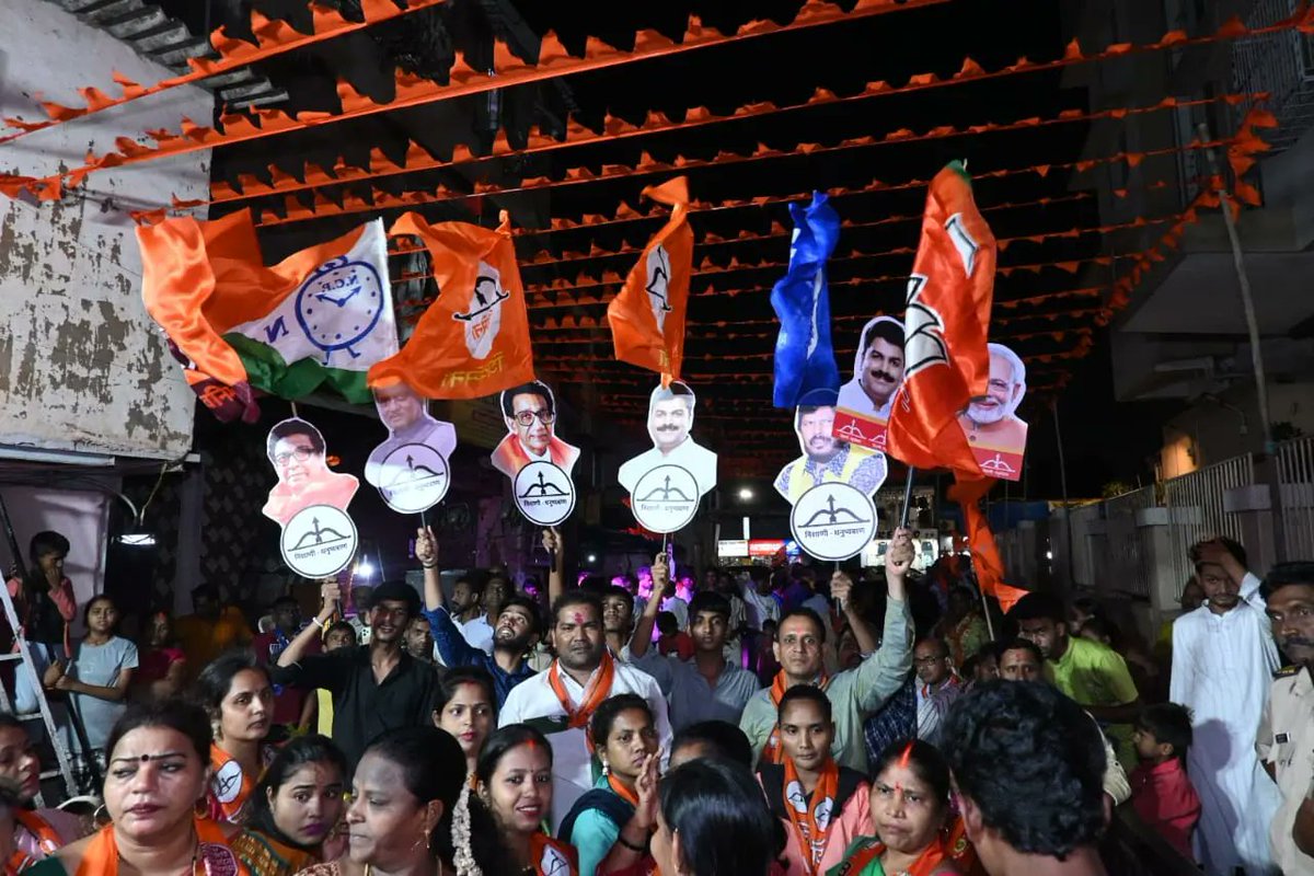 shewale_rahul's tweet photo. माझ्या लोकसभा मतदार संघातील धारावी परिसरातील आकाश गंगा सोसायटी, मुकुंद नगर, हनुमान सेवा मंडळ या ठिकाणी भेट देऊन रहिवाशांसोबत संवाद साधला.

#Shivsena #BJP #MNS #RPI #Mahayuti #AbkiBaar400Paar
#AbkiBaarShivsenaKeSath400Paar
#BalasahebKeVicharoKiModiSarkaar
#ViksitBharatViksitMatdarsangh
#ViksitMumbaiToViksitBharat
#विकसित_मुंबई_ते_विकसित_भारत
#MpRahulShewale

@Shivsenaofc @BJP4India @BJP4Mumbai @mieknathshinde @Dev_Fadnavis