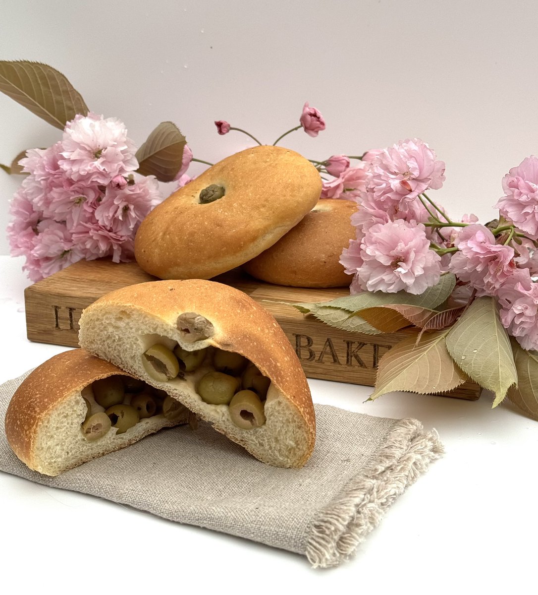 HambletonBakery's tweet image. Spring is most definitely in the air… &amp;amp; with the blossom in full bloom, they add a colourful backdrop to the return of our olive breads 🫒 ….in our shops now! #olivebread #anoliveineverybite 
#healthybread #artisanbread #freshbread  #wellbread #noadditives #nopreservatives