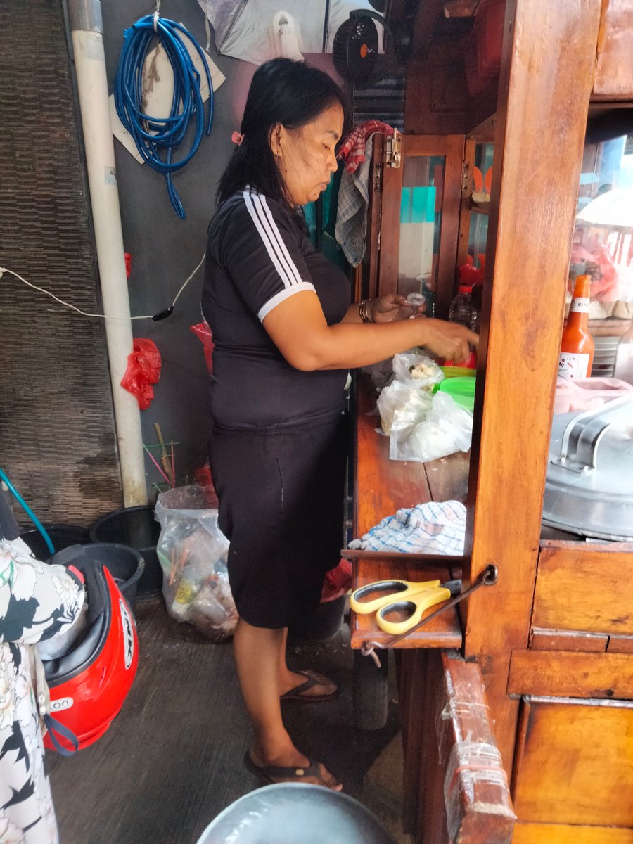 Hendras49190843's tweet photo. Yg jual baksonya montok bangettt emm bikin gregett https://t.co/w6wkVmmJm5