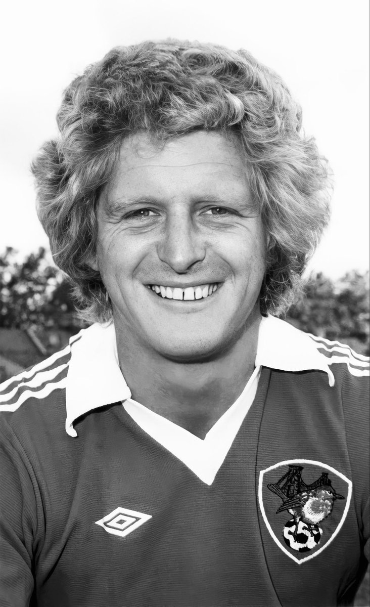 Today we remember Chris Garland who was born on this day in 1949 🙏🏻 Chris played 248 games for Bristol City and scored 54 goals… (youtu.be/LdnNdENu0cY?si…) & (youtu.be/JeG-chY5DiQ?si…)
