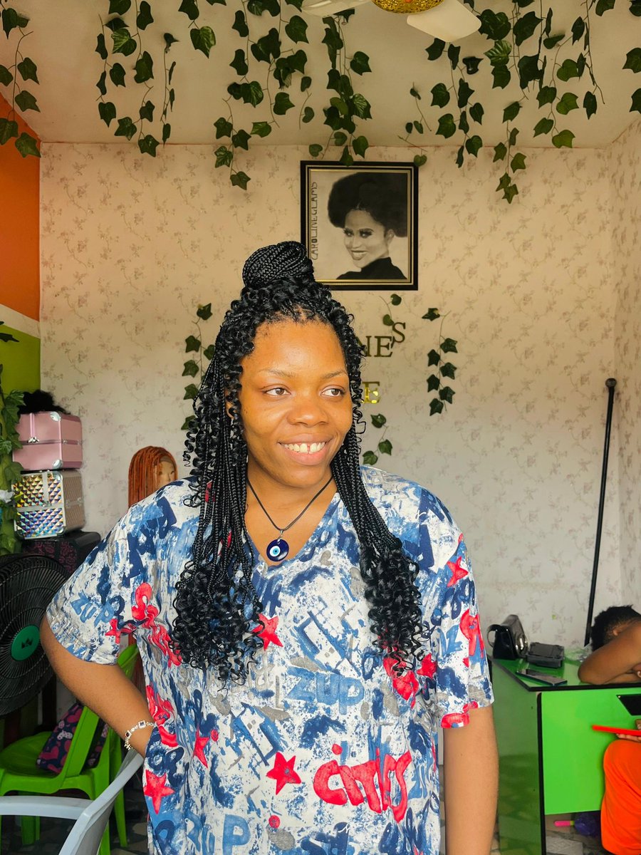 carolinegl93132's tweet image. Beautiful before Nd after of This pretty lady🤝❤️
#braidbyme #explorepage #knotlessbraid