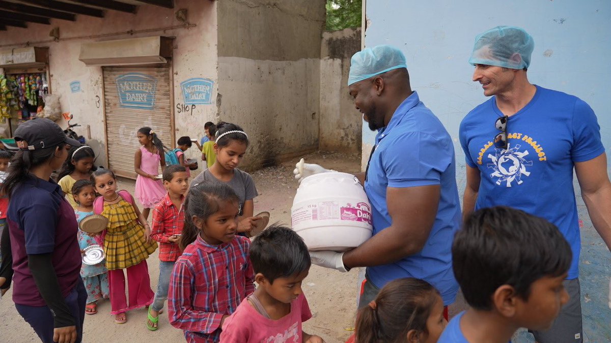 Yesterday, we welcomed @DukeFuqua students to the📍Feeding India HQ and shared our programs, vision and impact. They volunteered to interact with children from one of our ‘Daily Feeding Program’ Partner schools and got insights into our daily operations #MalnutritionFreeIndia