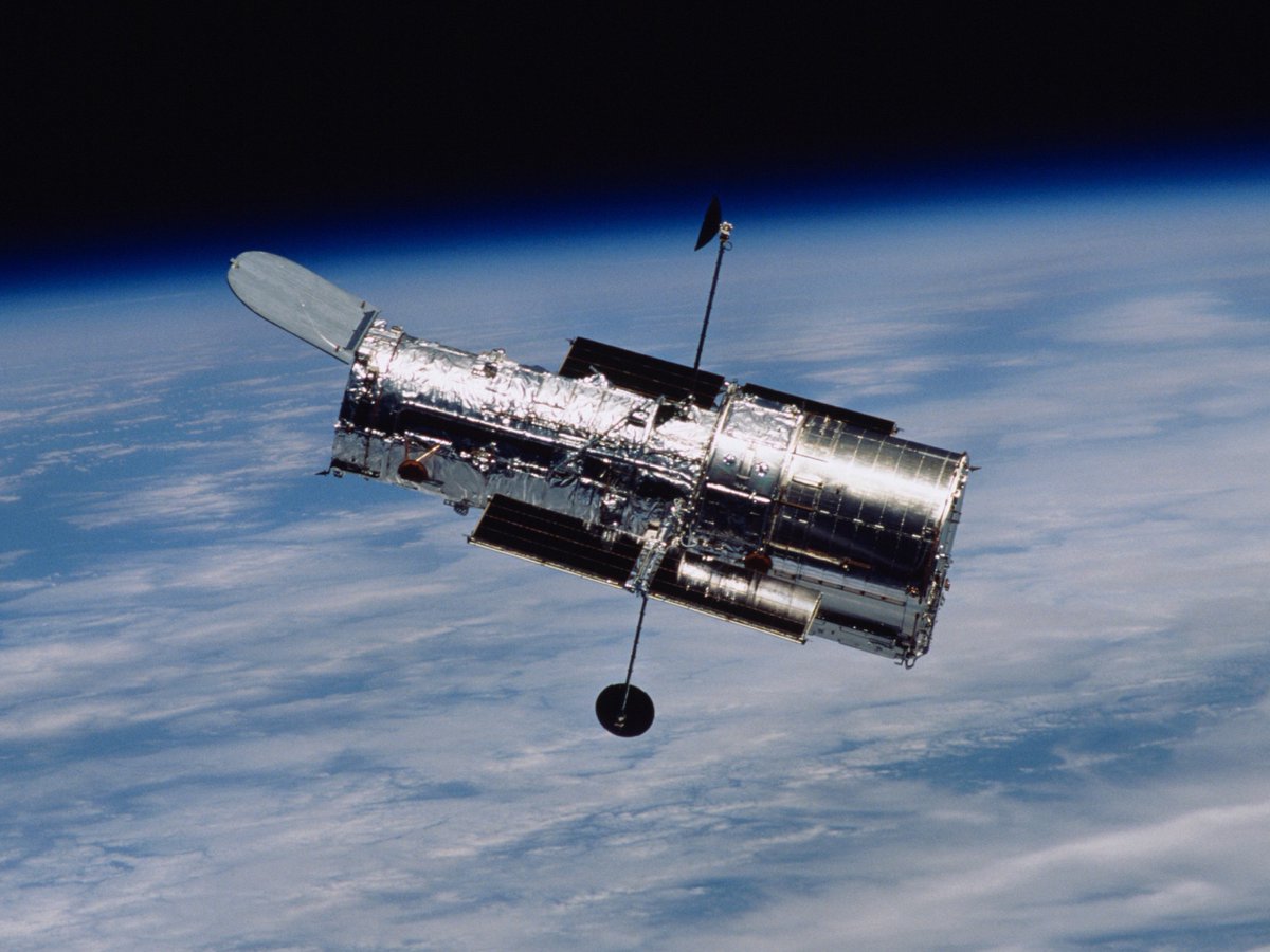 Selamat ulang tahun, teleskop antariksa Hubble! ✨

Hari ini 34 tahun yang lalu, teleskop antariksa Hubble diluncurkan ke orbit Bumi. Dalam rangka merayakannya, Hubble memotret sebuah nebula yang cantik.

-Sebuah Utas-