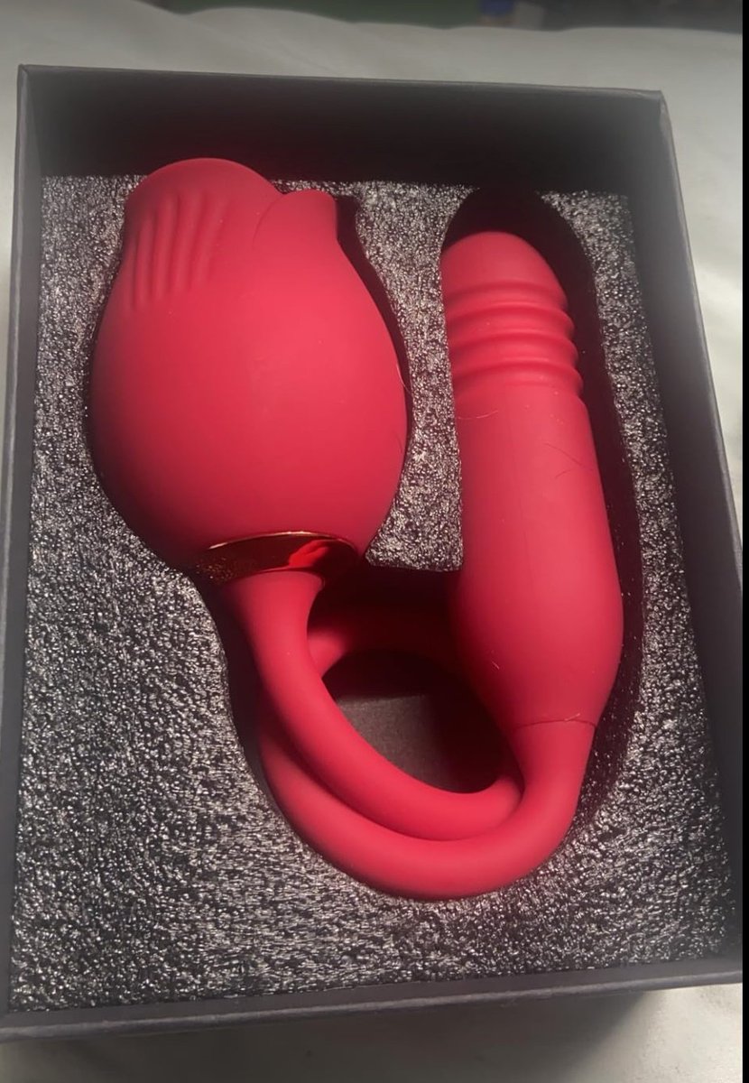 Alexarand443's tweet photo. I really love this, the speed it has and the motion is amazing! I will say you have to wash the inside of the rose very well because it has a weird glue to it!! Besides that its amazing and easy to take care of!
Thank for the gift @johnblakezara https://t.co/j55HEHnAct