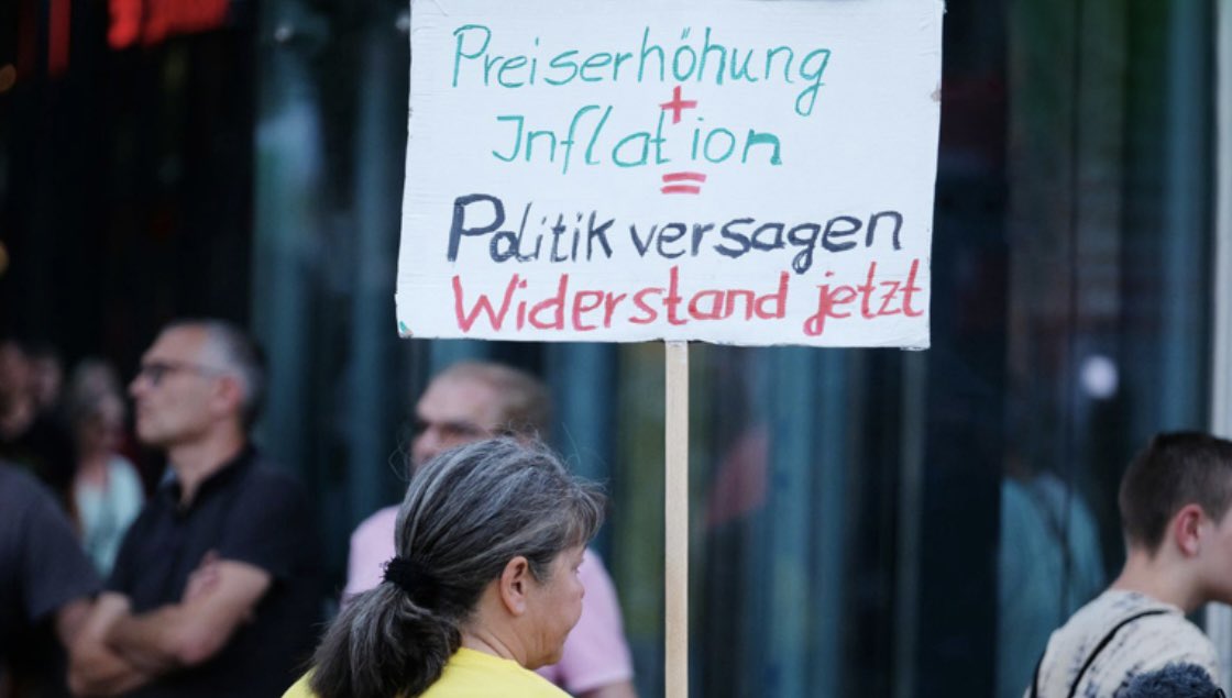 janinisabel's tweet photo. Dieses Plakat ist für den Verfassungsschutz offenbar nicht mehr Teil der Meinungsfreiheit, sondern „verfassungsschutzrelevante Delegitimierung des Staates“.
Warum, @BfV_Bund?
https://t.co/KjTQgWdFPg https://t.co/HrHVMOCMJ7